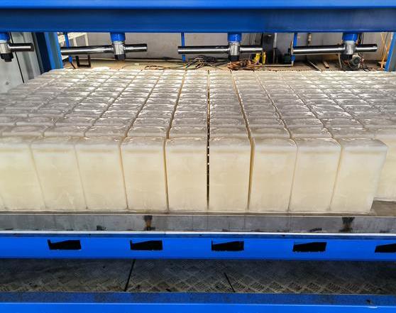 制冰機(jī)內(nèi)部部件的污染或故障,影響了制冰機(jī)的工作效率