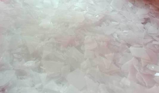 如果出現(xiàn)冰塊粘連，可能是因?yàn)橹票^(guò)程中水溫控制不當(dāng)