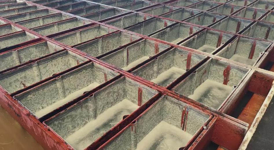 然而，制冰并非無本萬利的生意