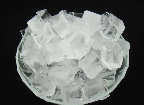 大型生產(chǎn)食用冰塊的機器